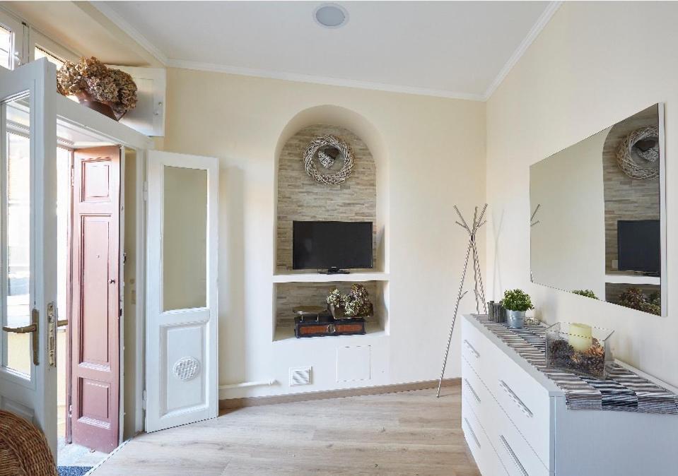Beautiful Bohemian Apartment In Center Conditioned Air コモ エクステリア 写真