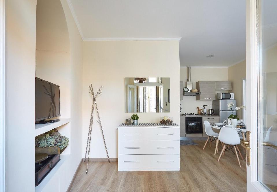 Beautiful Bohemian Apartment In Center Conditioned Air コモ エクステリア 写真