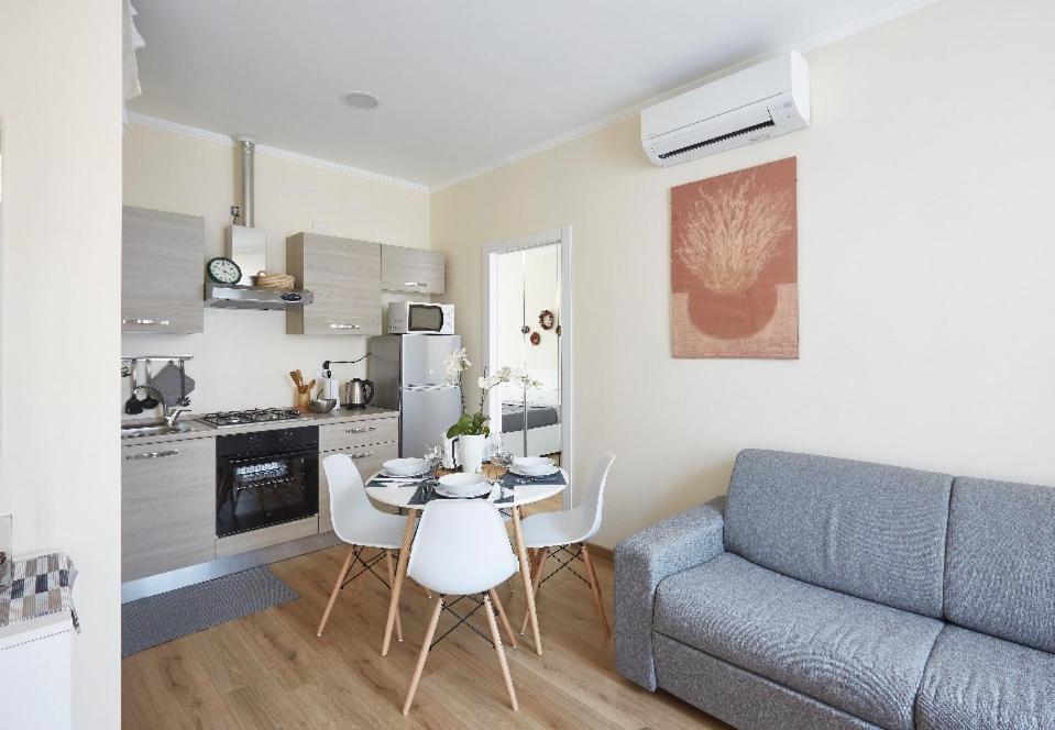 Beautiful Bohemian Apartment In Center Conditioned Air コモ エクステリア 写真
