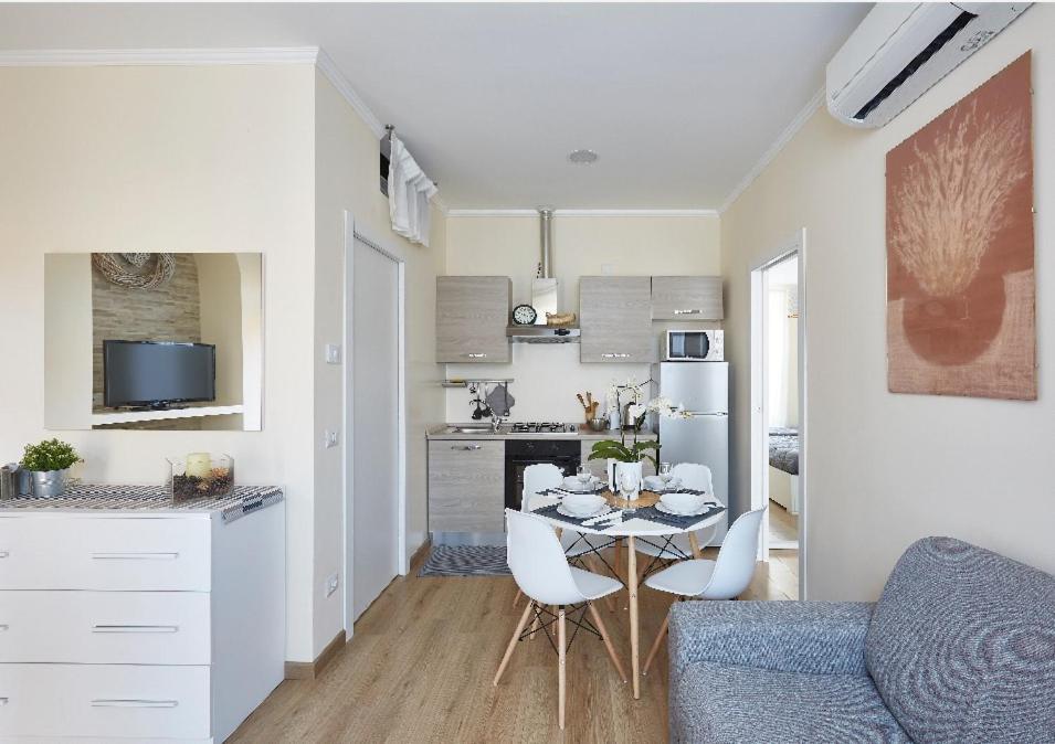 Beautiful Bohemian Apartment In Center Conditioned Air コモ エクステリア 写真